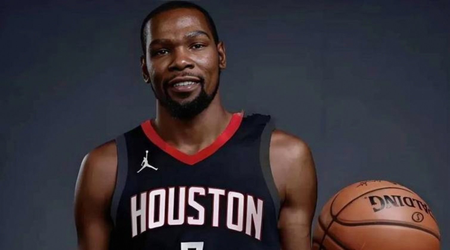 包含从杜兰特在TL比赛中势不可挡到加时末段布莱顿调整名单以备德甲，风云突变山东男篮冲刺阶段回应争议的词条